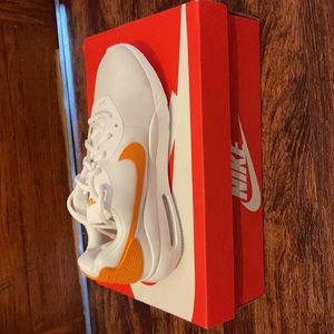 Women’s Nike air max oketo